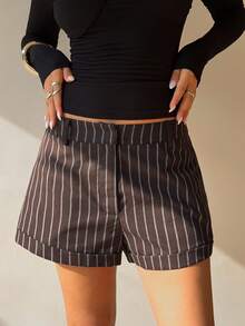 Siren Gaze Pantalones cortos elegantes a rayas finas en marrón, pantalones cortos casuales a rayas para mujer, pantalones cortos de cintura baja, apropiados para volver al colegio, ir al trabajo, de moda y aptos para todas las estaciones, pantalones cortos a rayas marrones para mujer - Marrón - Ver 5