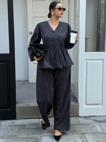 Dazy Plus 2 件套条纹 V 领宽松灯笼袖套头衫和休闲长裤，大码女装春秋装