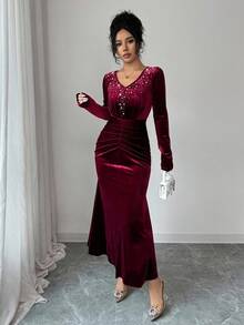 Modelyn Women's Burgundy Velvet Long Sleeve Beaded Waist Ruched Bodycon Midi Dress, Elegant For Outings And Dates, Autumn/Winter