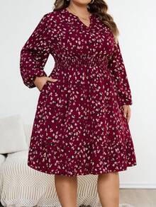 SHEIN CURVE+ Damen Kleid in Große Größen mit burgunderrotem Blumenmuster, knielang, für Herbst/Winter