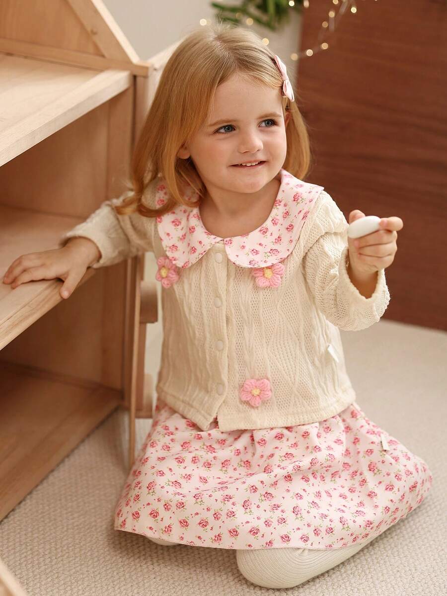 SHEIN Baby Mädchen Ditsy Blumen Ärmelloses Kleid mit Puppenausschnitt und passendem gestrickter Cardigan Set, weiche Silhouette zeigt feminine Anmut. Geeignet für Ausflüge, Lässig bekleidung und Partys, damit das Kind im Frühling und Herbst Süße ausstrahlt. - Verschiedenfarbig - Übersicht 1