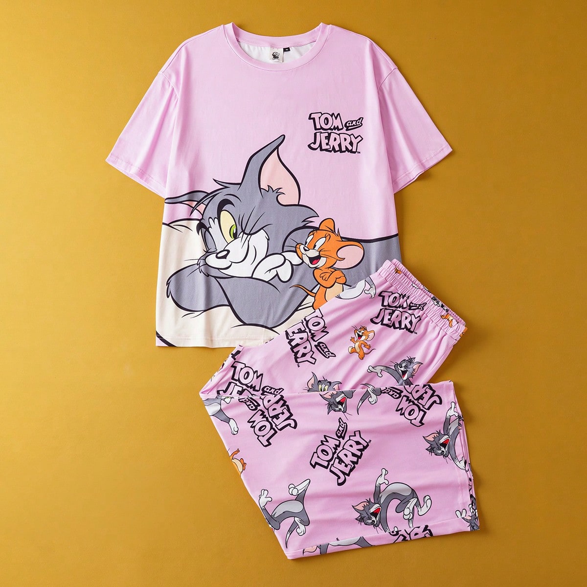Conjunto de pijama de top de manga corta holgada con gráfico de letra de dibujos animados y pantalones para mujer de talla grande