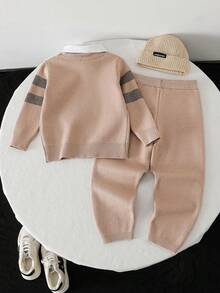 SHEIN Playful Pals 2pcs Kids British Style Knitted Set, Boys Plaid Sweater With Shirt Collar, Thickened Pants Outfit, Autumn/Winter School Style Boys Casual Autumn Winter Outfit Boys Fall Winter Two Piece Set Boys Brown Plaid Knit Suit Boys Two Piece Knit Set Boy Winter Set - Khaki - View 2