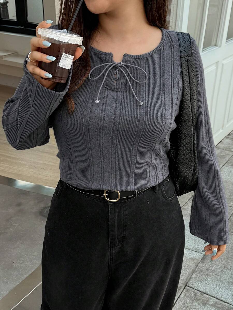 Dazy Plus 纹理面料休闲V领系带修身大码女式长袖T恤 - 深灰色 - 查看 1