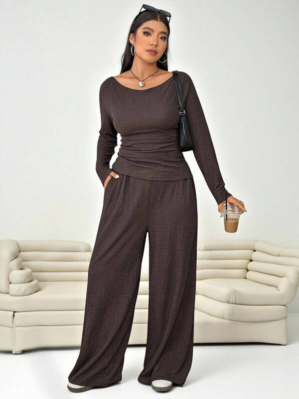 Solflare 2pcs Plus Size Textured Brown Pleated Long Sleeve Top And Pockets Pants Set