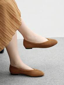 CUCCOO BIZCHIC Women's Casual Solid Color Round Toe Flat Slip-On Loafers - بني - مشاهدة 1