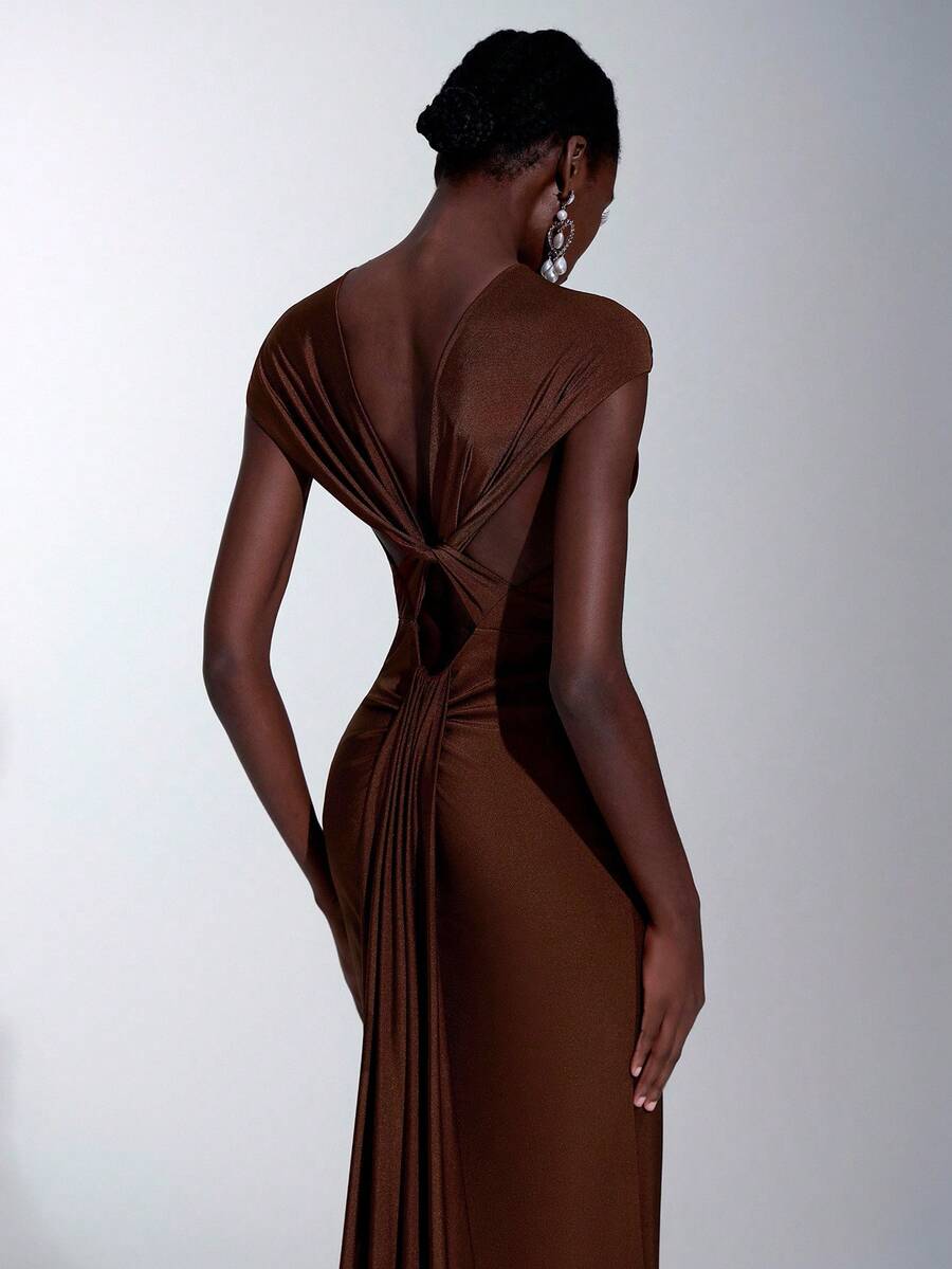 Elitara 优雅奢华深棕色弹力针织褶饰露背荷叶边伴娘礼服 - 棕色 - 查看 1