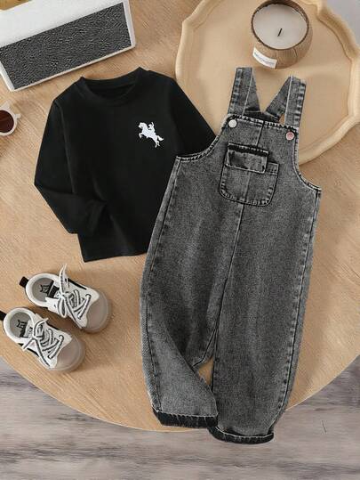 幼儿男童针织印花上衣和可调节牛仔背带裤套装，休闲韩版，宽松百搭，适合春秋季节