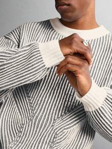 SUMWON 短款修身罗纹圆领套头衫，饰有定向条纹，休闲冬季针织衫 - 灰色 - 查看 4