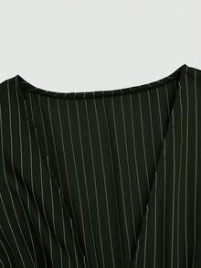 Sweetra 前系带深 V 开衩喇叭袖收腰合身棕色和白色条纹休闲、日常、通勤、约会之夜优雅宽松衬衫上衣，加大码 - 墨綠色 - 查看 6