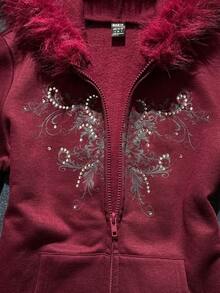 SHEIN EZwear 女士印花水钻毛领拉链卫衣，秋冬女式卫衣，女士卫衣，女士冬装，红色卫衣，仿毛皮卫衣，女士毛边卫衣，女士卫衣，红色女式卫衣 - 酒紅色 - 查看 4