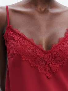 Maija 女士撞色蕾丝宽松V领可调节吊带背心，百搭实用，适合都市通勤、商务休闲、办公室穿着、教师等场合，优雅的蕾丝边饰上衣，现代都市休闲时尚，商务休闲女装，低调复古风，都市通勤机场装，圣帕特里克节、复活节派对、海滩度假、外出、毕业典礼等场合皆宜。 - 紅色 - 查看 5