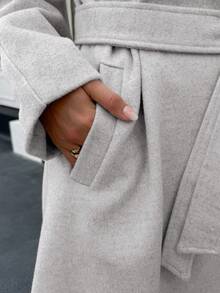 Xyvia 秋冬女装休闲高领纽扣腰带中长款毛呢大衣，老钱风女装/女士办公装/外出装，女士秋装 - 淺灰色 - 查看 8