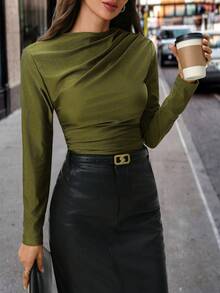 Editum 高领褶皱 T 恤不对称上衣圣帕特里克 - 軍綠色 - 查看 4