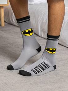 BATMAN X SHEIN 3 双柔软透气吸湿排汗休闲男士中筒袜，带蝙蝠图案，时尚酷灰色和背面中筒袜，加固脚趾和脚跟，经久耐用，适合所有季节，适合夏季和冬季，图案袜子