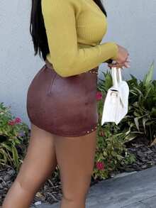 Alexandranx Váy mini da cạp thấp họa tiết đinh tán Y2K - màu nâu - Xem 5