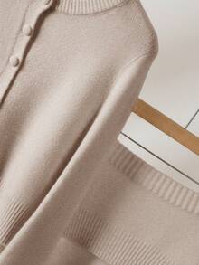 CosyJoli 大码女式黑色开衫毛衣和裙子两件套，休闲日常穿着，秋冬 - 卡其色 - 查看 3