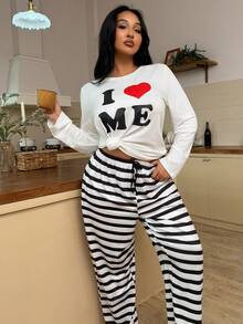 SHEIN Bộ đồ ngủ tay dài cổ tròn in họa tiết sọc chữ và quần dài cho phụ nữ ngoại cỡ, trang phục thu đông - Đen và trắng - Xem 2