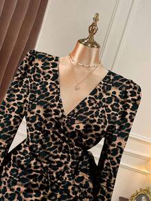 Rometta Elegantes hochwertiges Gothic Prep Stil Abendkleid für Damen in Große Größen, Maxikleid mit V-Ausschnitt, taillierter Passform und Bindung Einfarbig für den Herbst