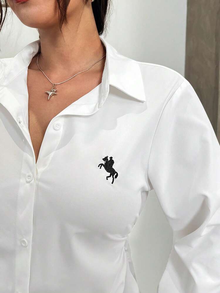SHEIN EZwear 大码女式长袖褶皱单排扣刺绣白色衬衫 - 白色 - 查看 1