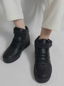 Men Tennis & Racquet Sport Shoes - Black - View 2