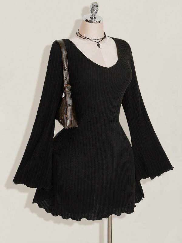 SHEIN ICON Vestido negro ceñido de Body con cuello en V, mangas acampanadas y textura suave acanalada, estilo vintage minimalista para otoño/invierno