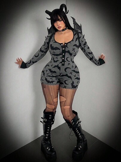 SHEIN CURVE+ Macacão Plus Size com estampa de morcego escuro, gola redonda e manga comprida