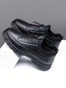 Zapatillas Deportivas para Hombre con Estilo de Zapato Formal. La Piel Duradera y Suave proporciona una Sensación de Luxo, mientras que la Permeabilidad y la Característica Antideslizante garantizan la Comodidad y la Segurida d. Ideal para Combina con Diferentes Outfits. - Negro - Ver 2