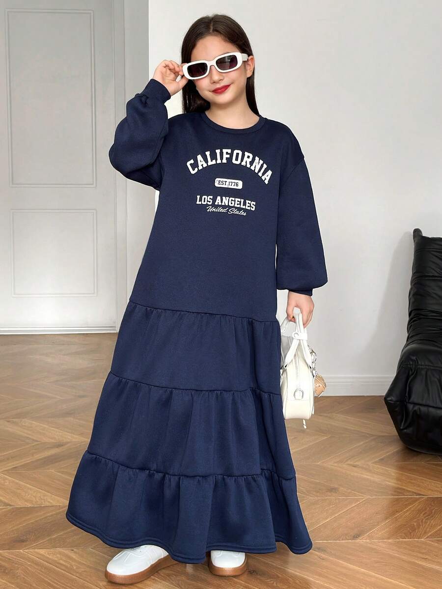 SHEIN 少女休闲宽松圆领落肩加州洛杉矶标语印花保暖内衬荷叶边下摆长款卫衣连衣裙,海军蓝 - 寶藍色 - 查看 1