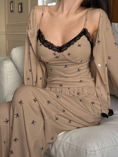 DAZY 3件套蝴蝶结印花撞色蕾丝拼接吊带背心、纽扣门襟上衣和裤子睡衣套装，冬季服装