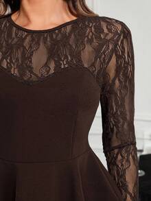 Gownix 女士优雅派对蕾丝拼布腰部 T 恤 - 棕色 - 查看 6