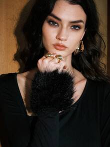 Airlisse 秋冬性感亮片闪亮派对生日装时尚不对称毛茸茸上衣和性感亮片迷你裙两件套女士 - 黑色 - 查看 6