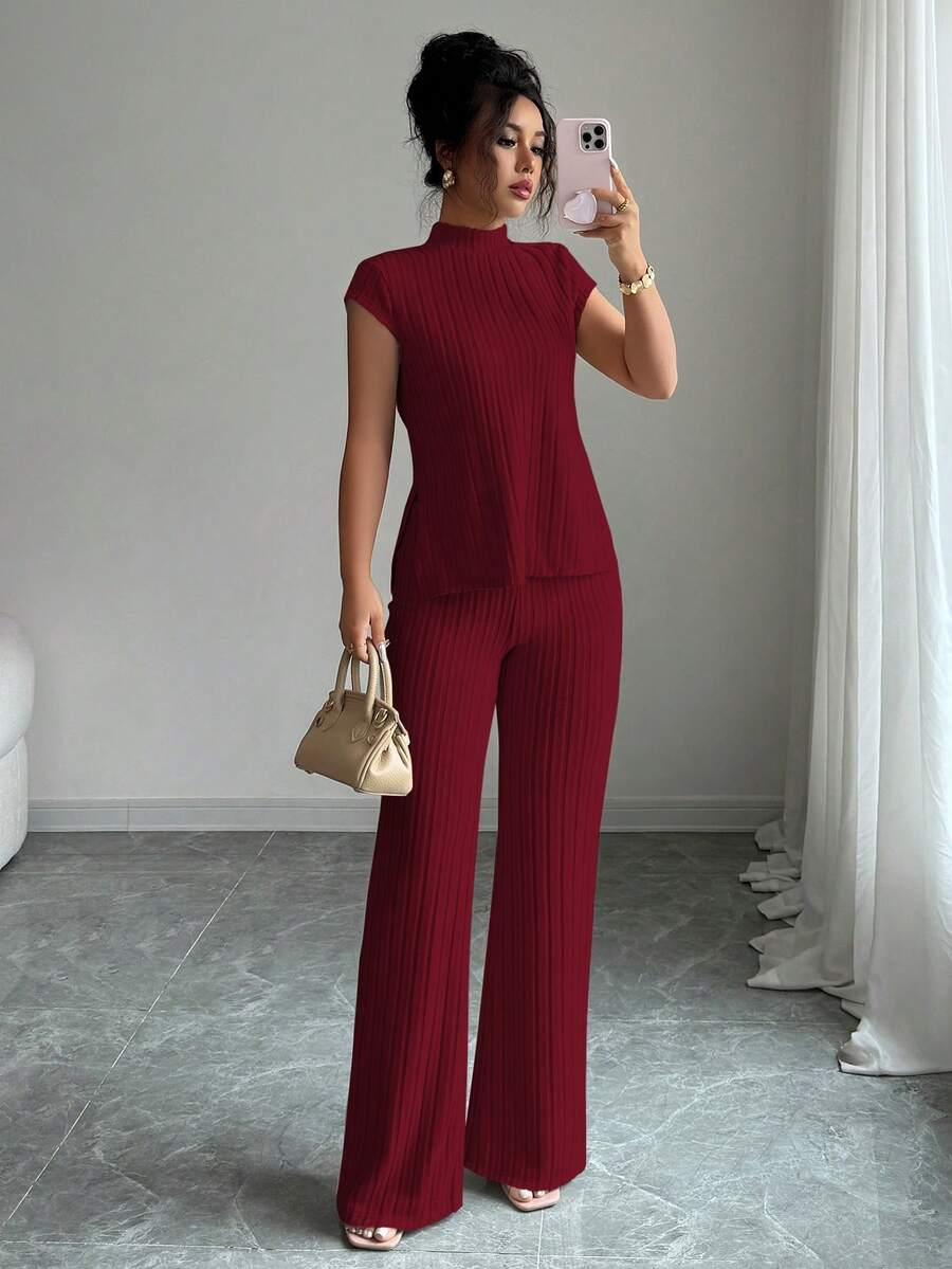 SHEIN PETITE 2件套女士休闲优雅罗纹短袖上衣和裤子套装 - 酒紅色 - 查看 1