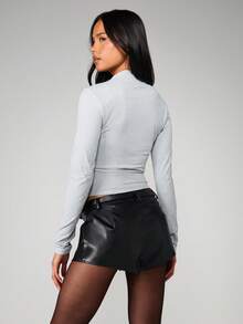 MISSGUIDED 修身长袖立领上衣，适合秋冬休闲分层穿着 - 淺灰色 - 查看 2