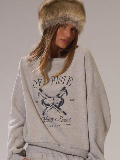 Musera Sport 运动超大款“Off Piste”印花卫衣套装上衣，束腰弹力设计，适合冬季运动、健身房、休闲、滑雪、健身、越野滑雪等场合。