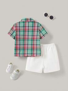 Conjunto de Terno Gentleman Joliand 2 Peças de Camisa de Colarinho Tecido de Mangas Curtas Decorada com Laço Branco e Xadrez Verde e Shorts Brancos para Bebê Menino, Adequado para Uso Casual Diário, Passeios, Festas, Reuniões, Verão e Outono - Multicolorido - Visão 2