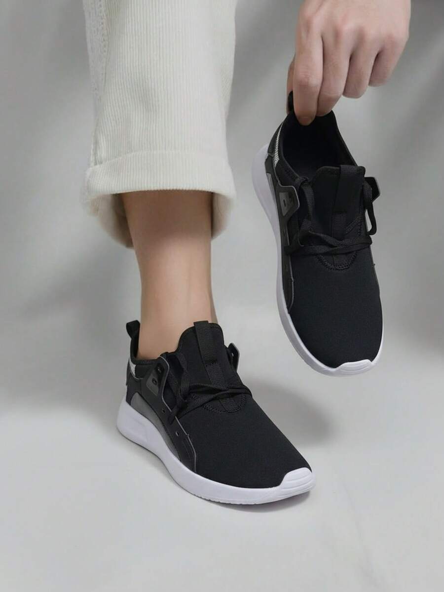Men Tennis & Racquet Sport Shoes - Black - View 1