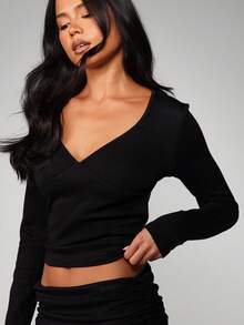 MISSGUIDED Top de manga larga con cuello en V y estilo envolvente, de ajuste relajado y corto, en color negro - Negro - Ver 4