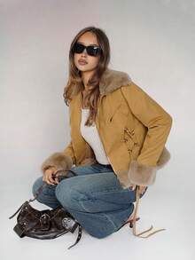 SHEIN ICON Cappotto slim fit in stile bohémien sexy ed elegante da donna per l'autunno e l'inverno, in stile Y2K e millennials, moda individualista, audace e d'avanguardia, con patch in pelliccia sintetica sui lati - Cachi - Visualizzare 1