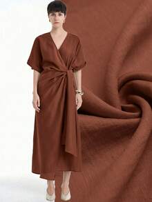 Aalyst 土色调杏色休闲女式宽松 V 领裹身长裙，落肩袖，舒适的天然面料，适合春夏季