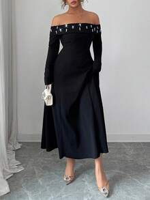 Modelyn Vestido elegante de manga larga con hombros descubiertos, cintura con cuentas y silueta evasé para tallas grandes - Negro - Ver 5