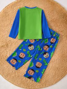 CoComelon X SHEIN 2 件套小男孩可爱卡通人物图案圆领长袖 T 恤和恐龙，宽松针织裤休闲睡衣睡衣套装 - 綠色 - 查看 2