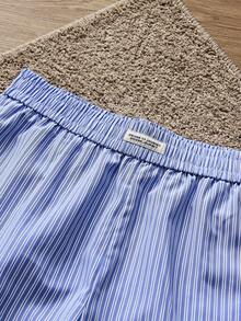 Manfinity VCAY شورت كاجوال مطاطي الخصر مزين بطباعة الخطوط للرجال