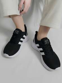 Tenis para hombre malla transpirable punta redonda con agujeta suela gruesa estilo deportivo para correr y gimnasio - Negro - Ver 2