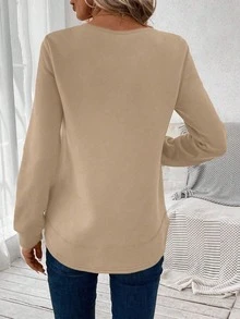 SHEIN LUNE 女士休闲复古日常通勤百搭圆领宽松长袖长开叉下摆厚款卫衣，杏色和卡其色心形印花图案，舒适秋冬 - 杏色 - 查看 2