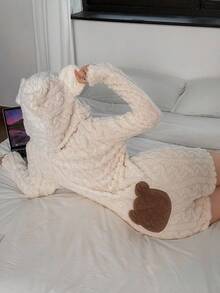 SHEIN 熊刺绣长袖动物连帽蓬松睡衣连体衣，可爱毛绒保暖泰迪熊睡衣，秋冬舒适 - 米色 - 查看 2