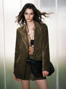 Airlisse 女士秋冬天鹅绒超大肩部修身西装外套和短裤套装 - 綠色 - 查看 7