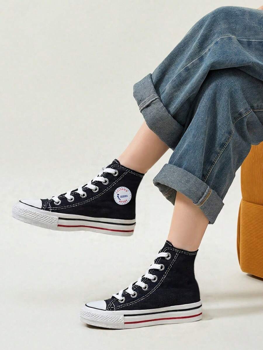 Tenis unisex estampados tipo bota para mujer, hombre diseño moderno y versátil; perfectos para un look urbano, casual y lleno de personalidad. Ideales para combinar con jeans, pantalones, shorts y vestidos, brindando comodidad, soporte y un toque creativo en tu día a día, escuela, trabajo, viajes y actividades al aire libre. Disponibles en variedad de estampados para expresar tu estilo único. - Negro - Ver 1