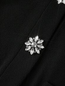 Ellevyn 大码女士优雅黑色外套，饰有水钻纽扣，短款外套，适合秋冬季节穿着。 - 黑色 - 查看 10