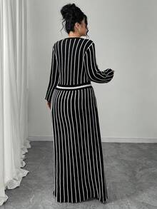 Modelyn 大码女式时尚条纹修身V领毛衣裙 - 黑與白 - 查看 2